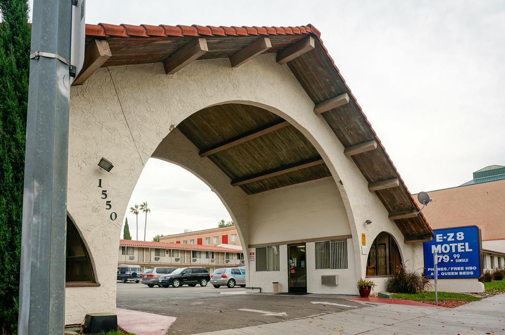 Ez 8 Motel San Jose I Exteriör bild